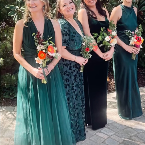 Emerald Green ✨ Convertible Infinity Bridesmaid Dress – One Size Fits Most - Picture 5 of 11